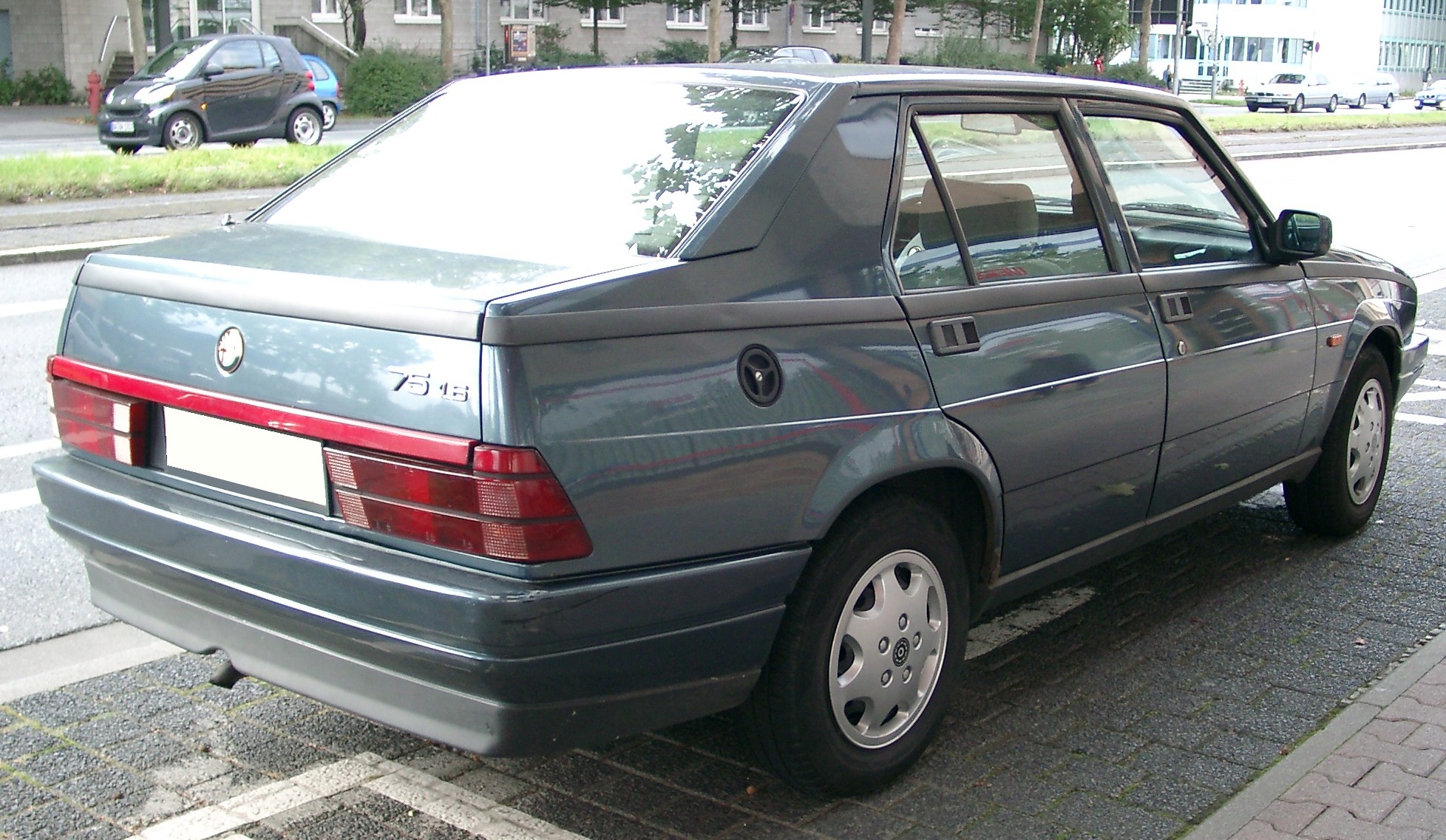 Alfa Romeo 75: 12 фото