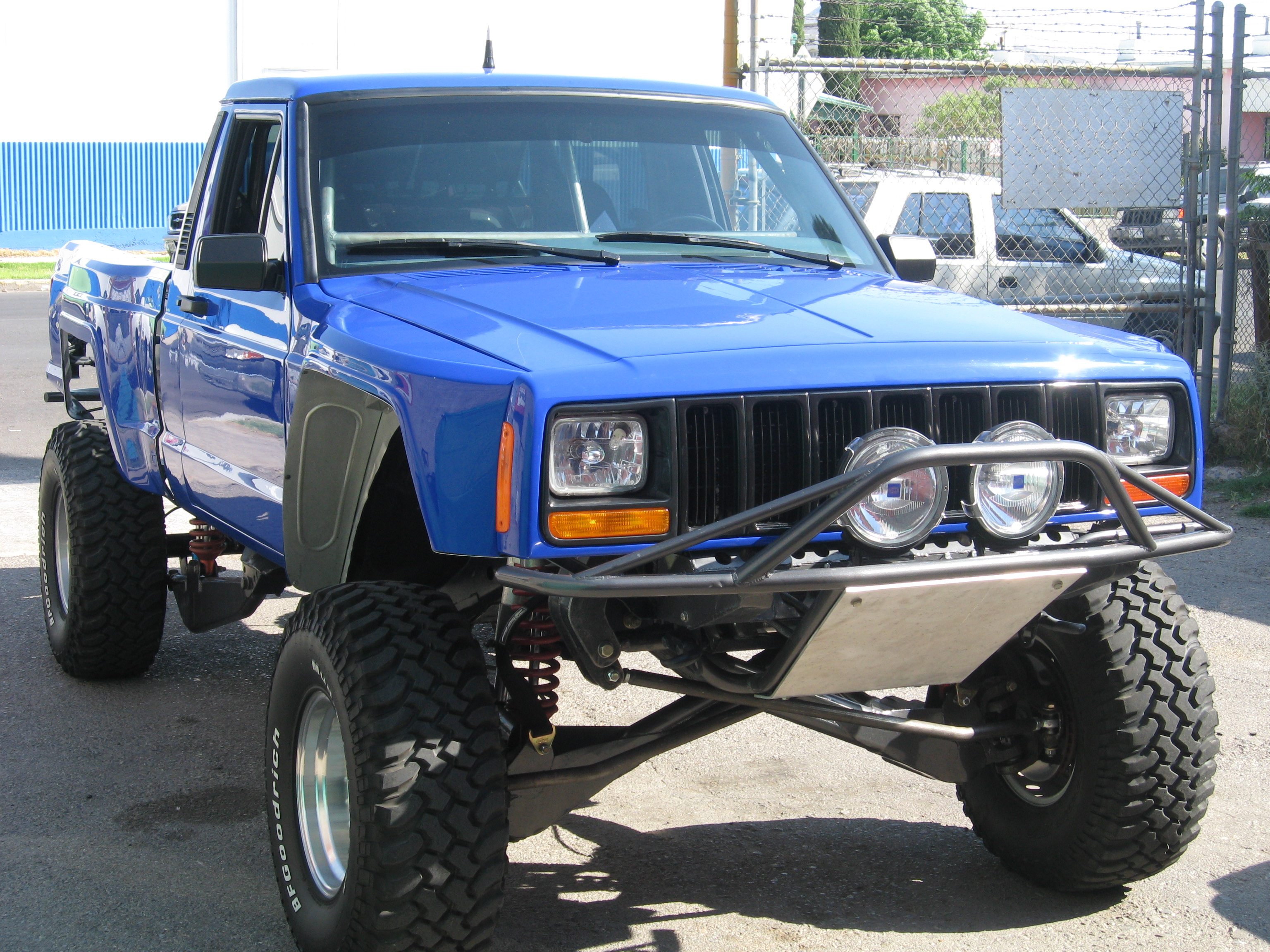 Jeep Comanche: 2 фото