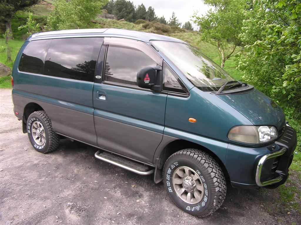 Mitsubishi Delica: 4 фото