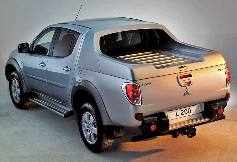 Mitsubishi L-200: 11 фото