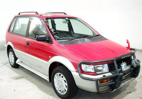 Mitsubishi RVR: 8 фото