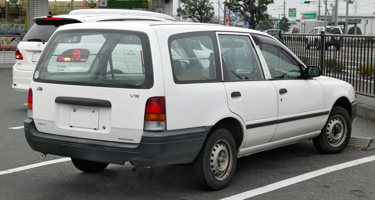 Nissan AD Van: 2 фото