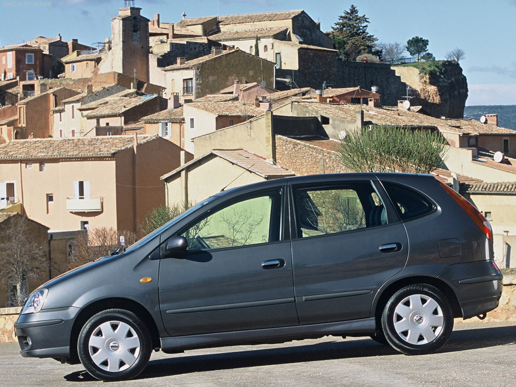 Nissan Almera Tino