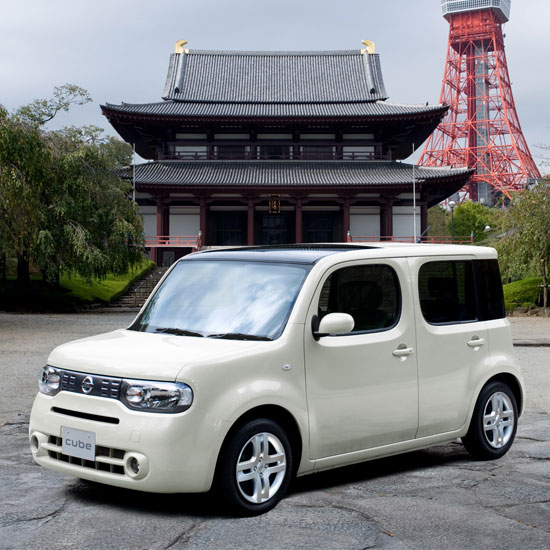 Nissan Cube: 8 фото