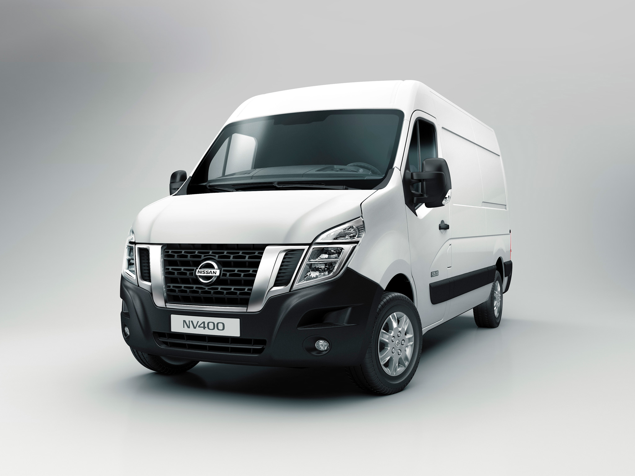 Nissan NV: 5 фото