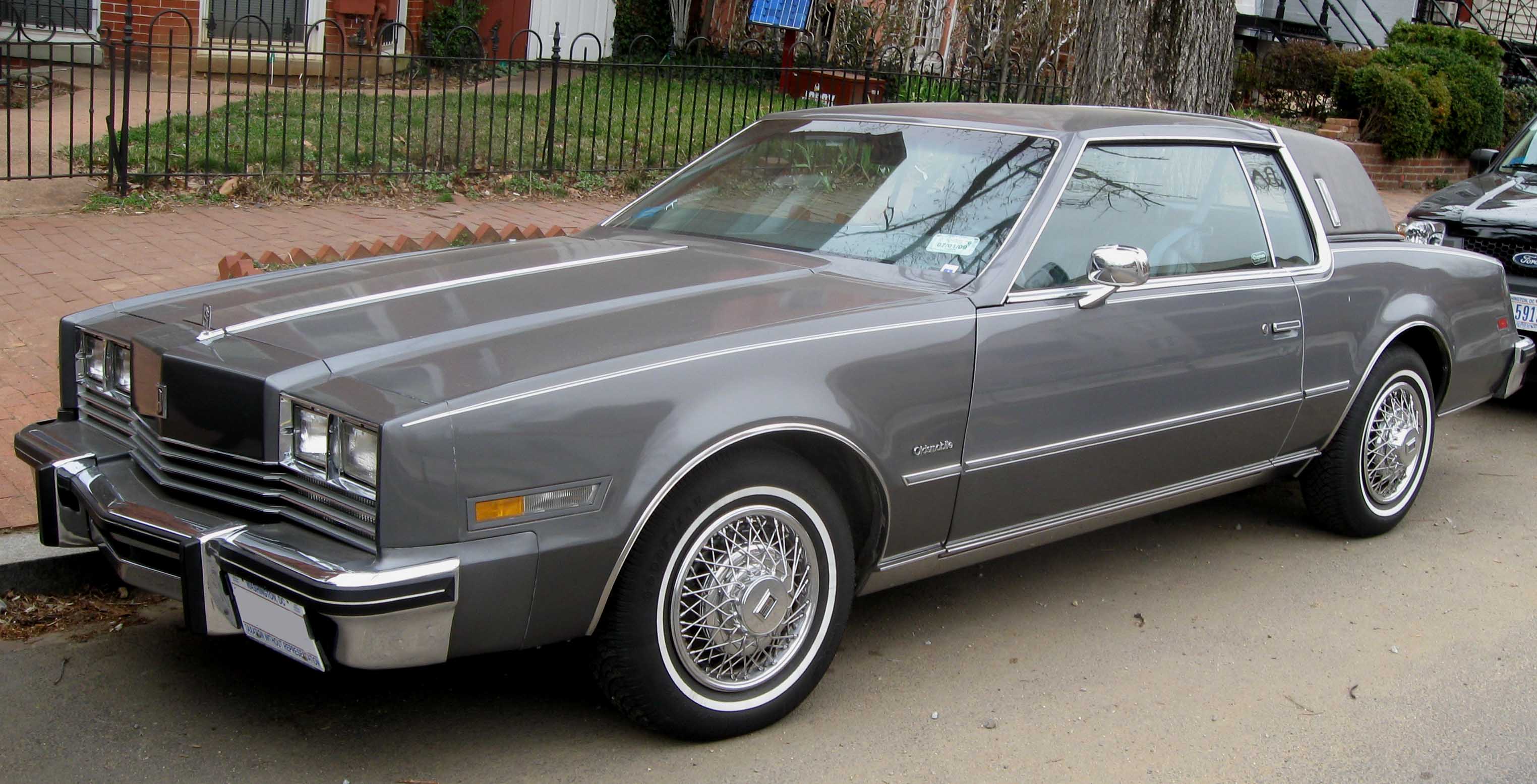 Oldsmobile Toronado: 6 фото