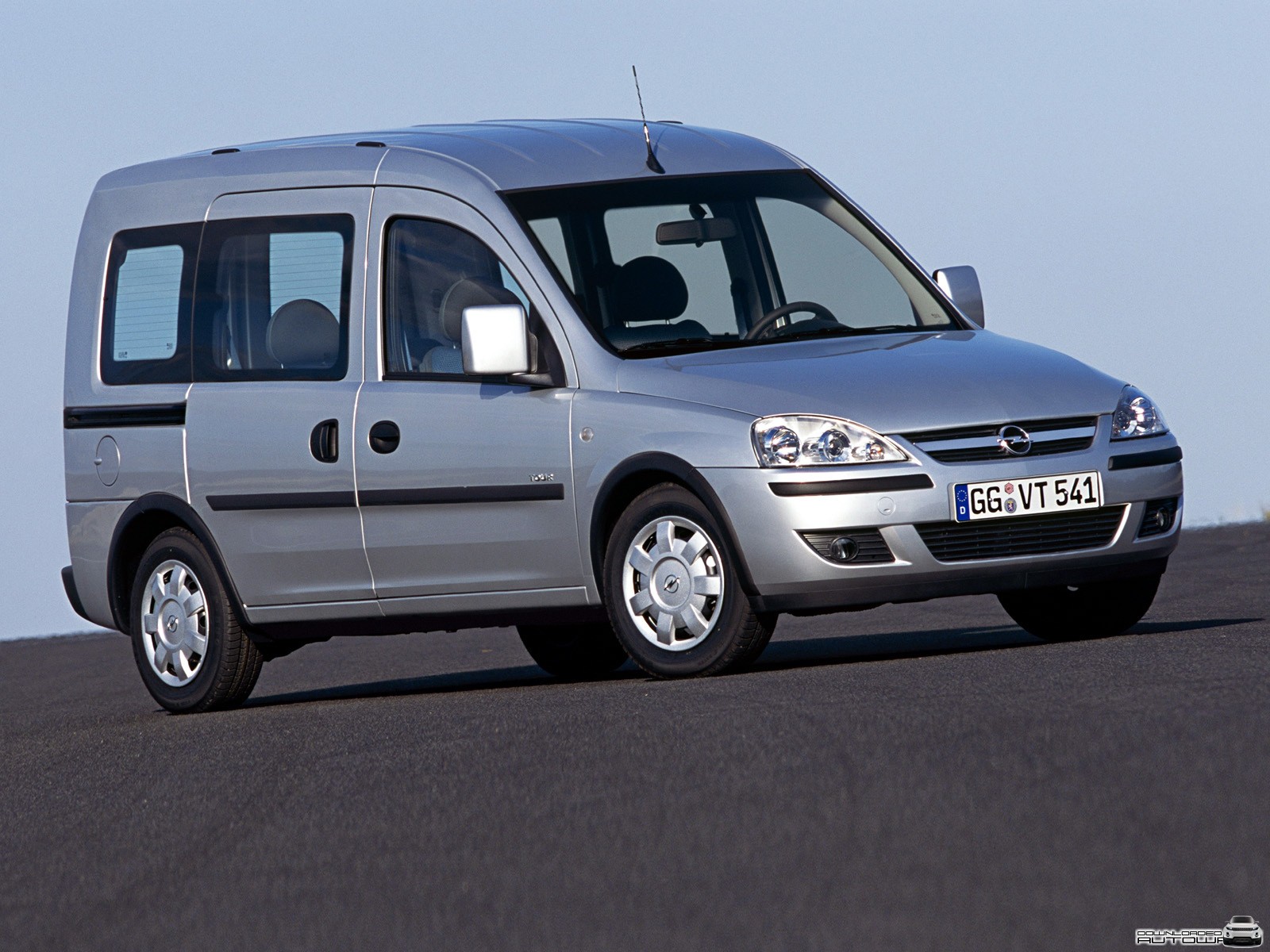 Opel Combo Tour: 2 фото