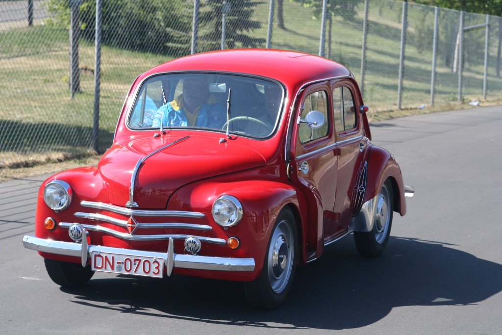 Renault 4CV: 5 фото