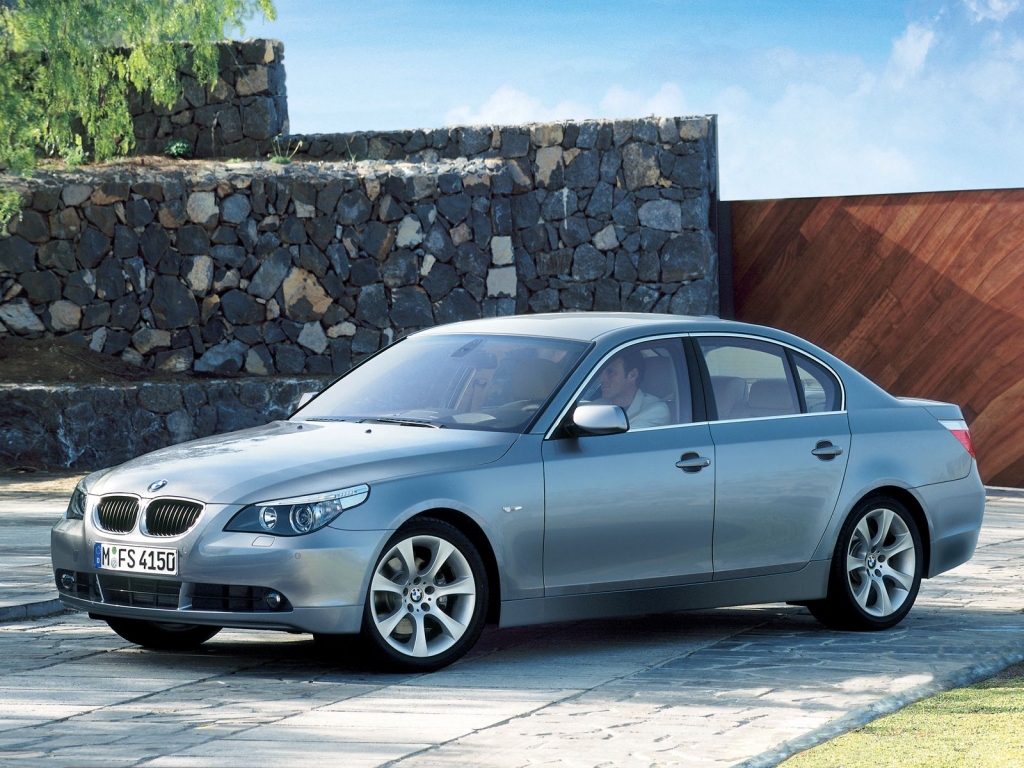 BMW 5-series E60: 3 фото