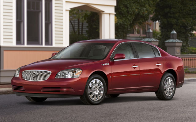 Buick Lucerne: 11 фото