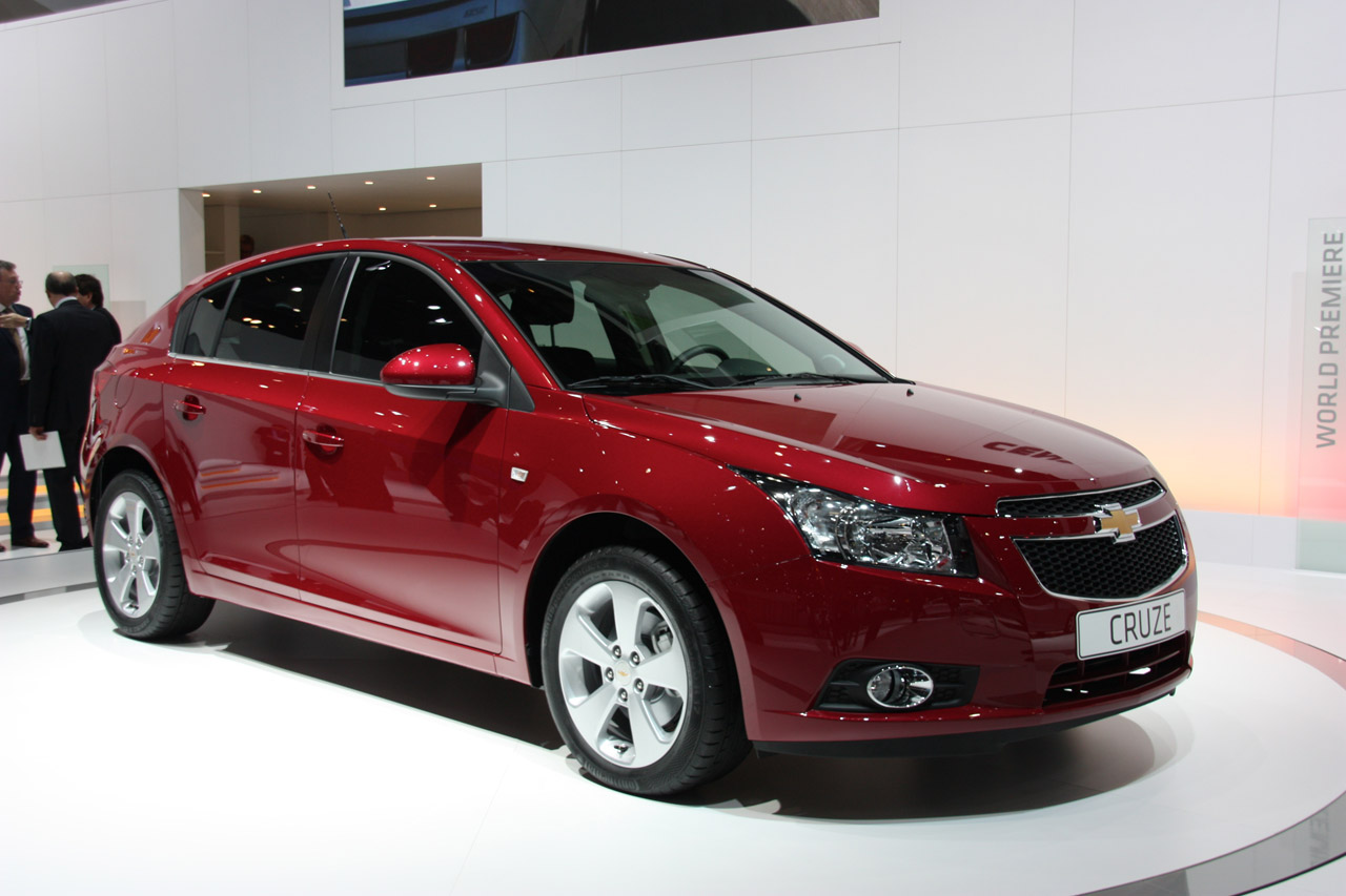 Chevrolet Cruze Hatchback: 12 фото