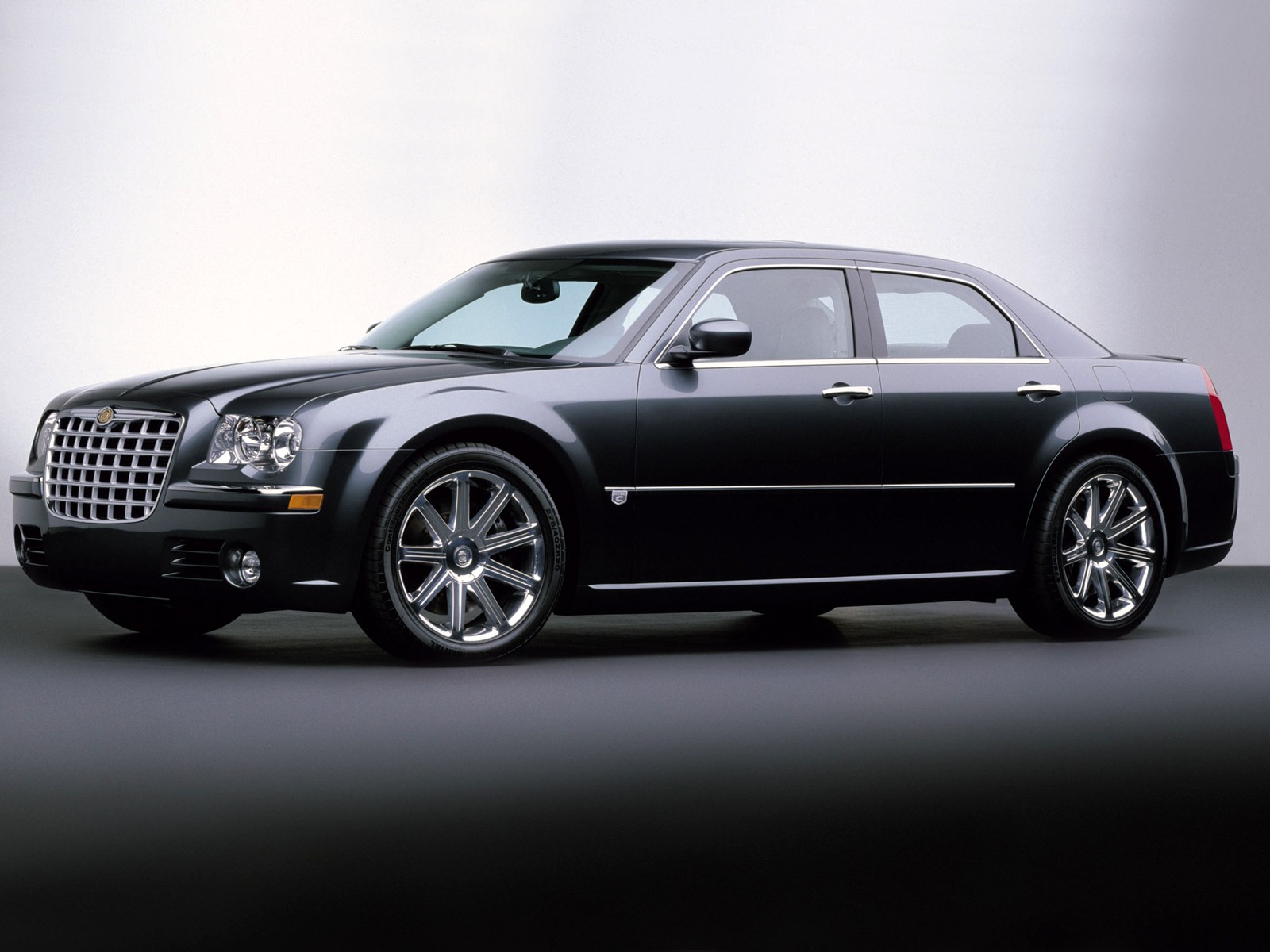 Chrysler 300C I: 11 фото