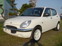 Daihatsu Storia: 6 фото