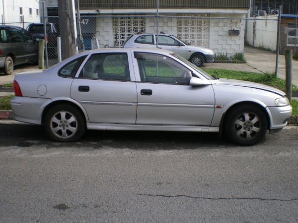 Holden Vectra: 8 фото