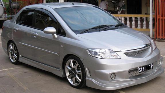 Honda Fit Aria: 5 фото