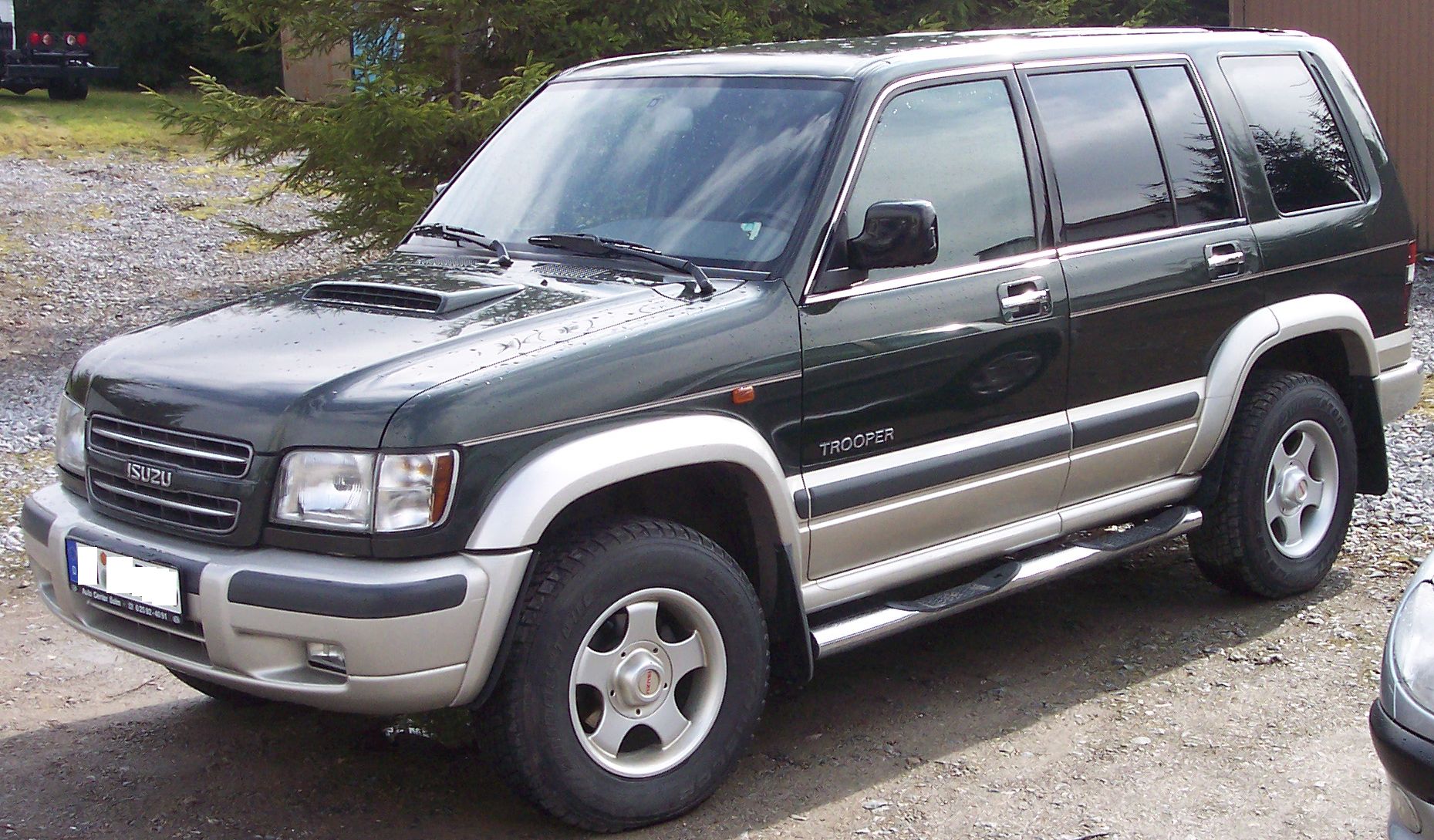 Isuzu Trooper: 4 фото