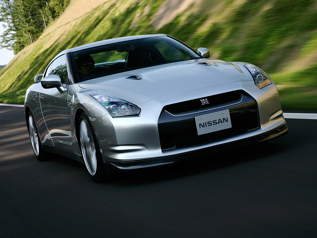 Nissan GT-R: 11 фото