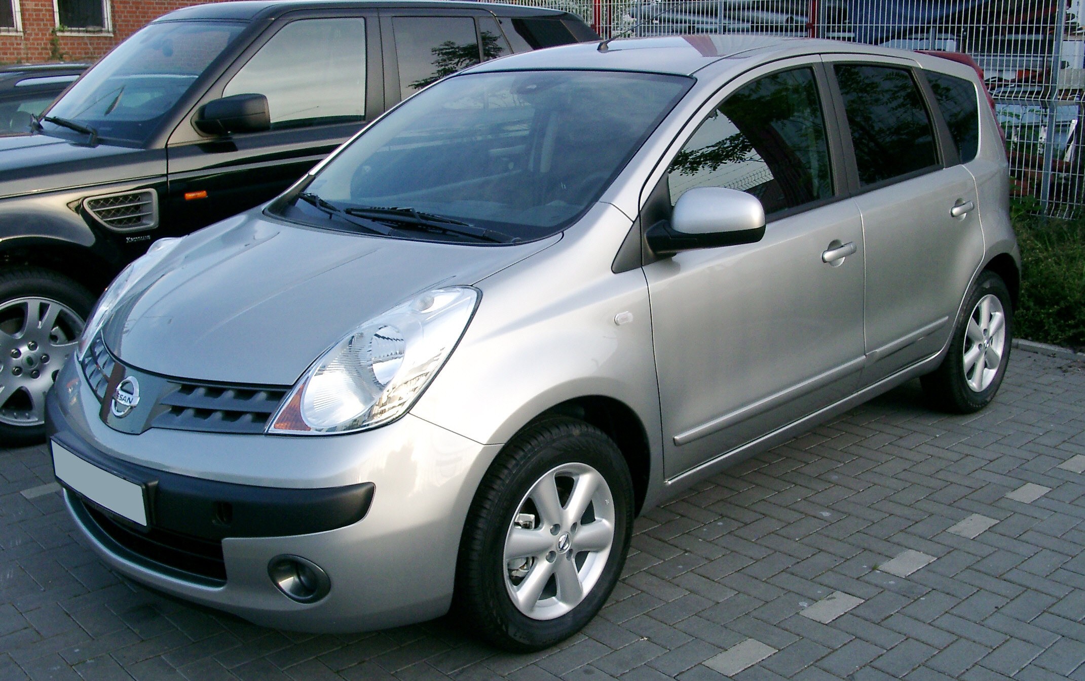 Nissan Note: 2 фото
