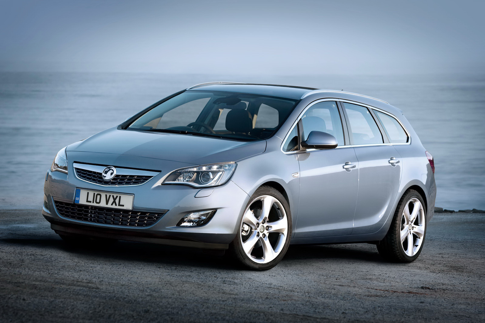 Opel Astra ST: 9 фото