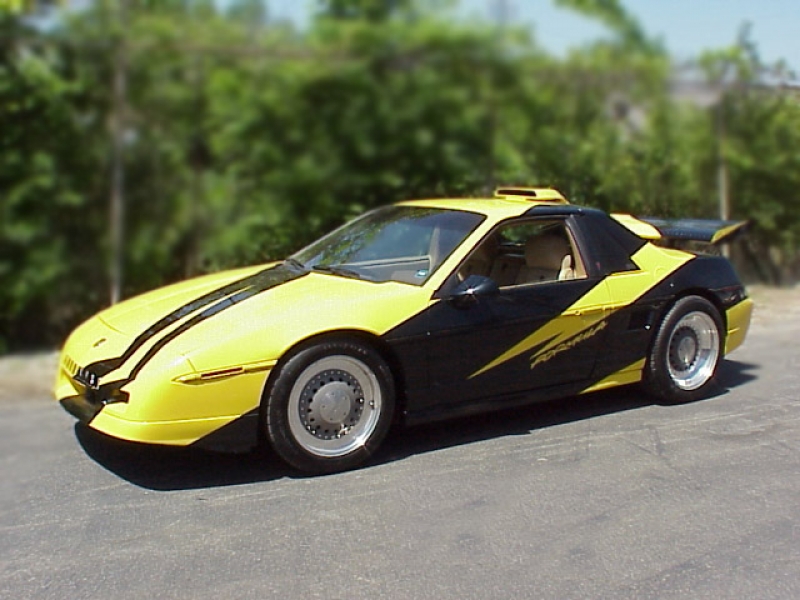 Pontiac Fiero: 9 фото