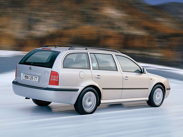 Skoda Octavia Tour Combi: 4 фото