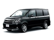 Toyota Noah: 7 фото